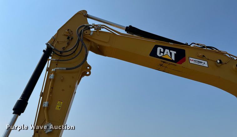 image for item DS4201 2019 Caterpillar  323 excavator