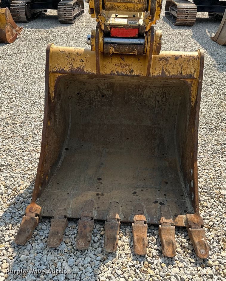 image for item DS4201 2019 Caterpillar  323 excavator