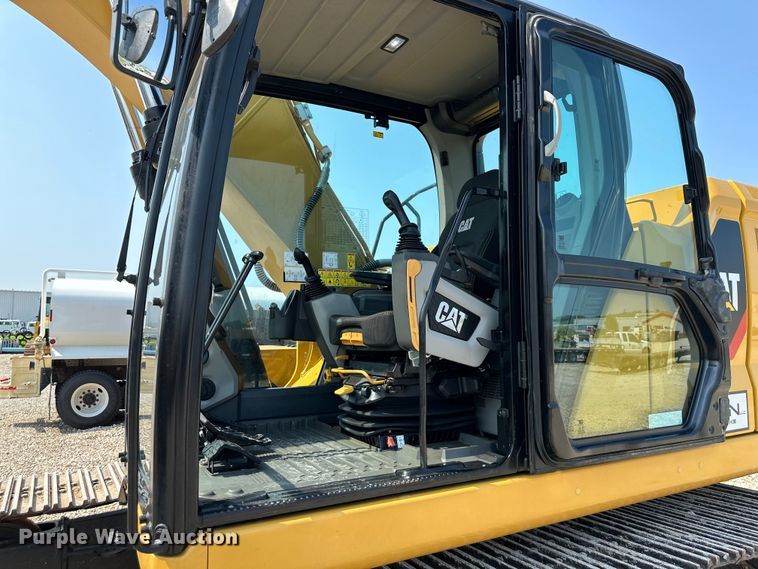image for item DS4201 2019 Caterpillar  323 excavator