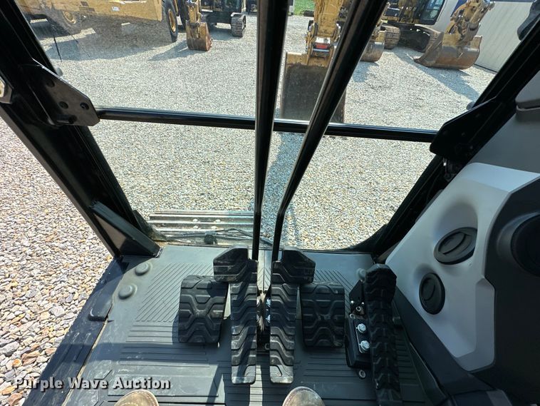 image for item DS4201 2019 Caterpillar  323 excavator