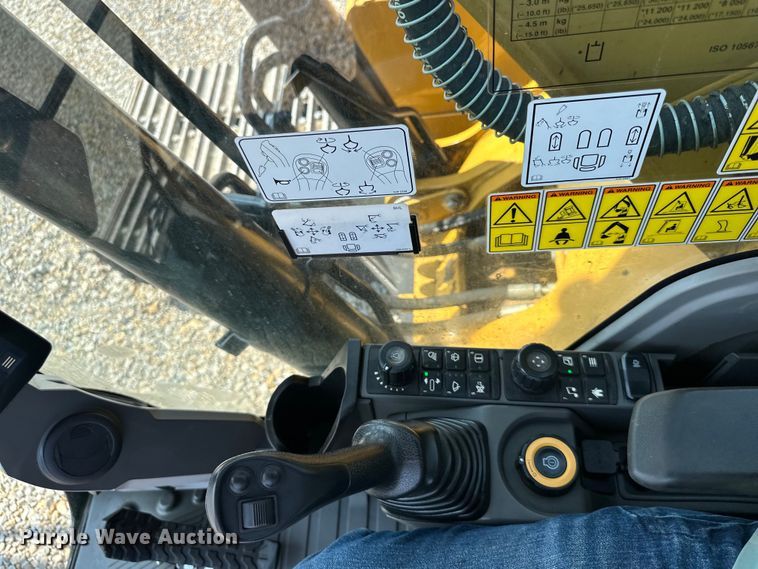 image for item DS4201 2019 Caterpillar  323 excavator
