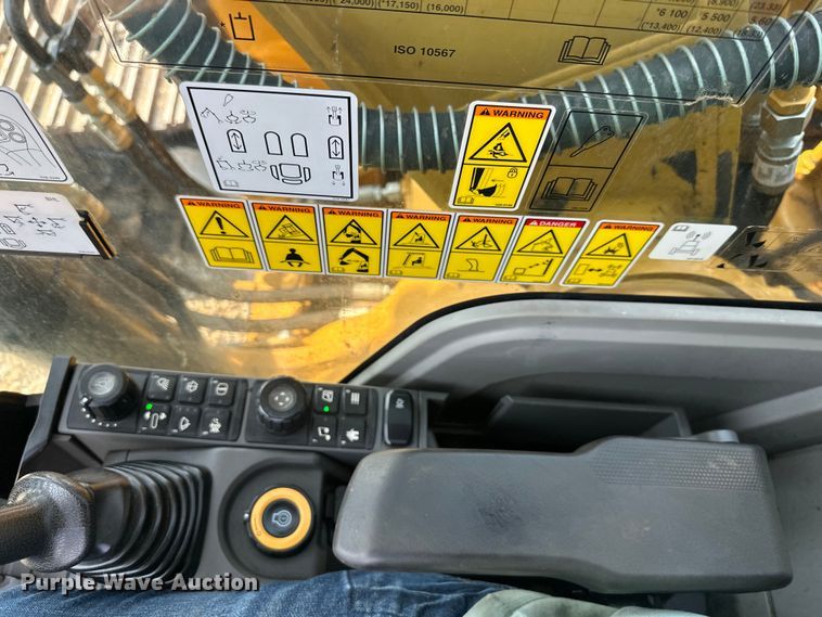 image for item DS4201 2019 Caterpillar  323 excavator