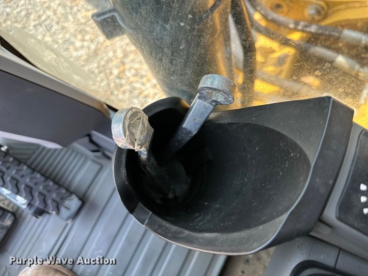 image for item DS4201 2019 Caterpillar  323 excavator