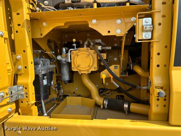 image for item DS4201 2019 Caterpillar  323 excavator