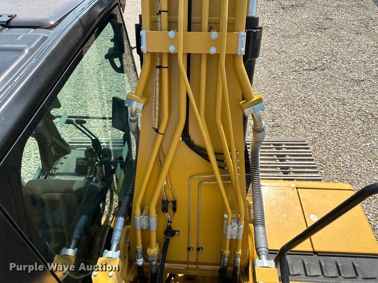 image for item DS4201 2019 Caterpillar  323 excavator