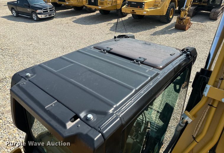 image for item DS4201 2019 Caterpillar  323 excavator