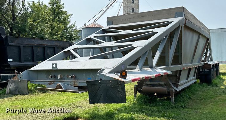 image for item DS4207 2013 Manac  bottom dump trailer