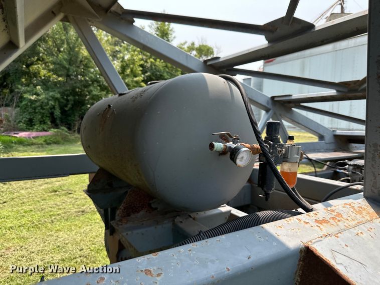 image for item DS4207 2013 Manac  bottom dump trailer