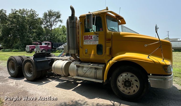 image for item DS4208 1999 International 9400 semi truck