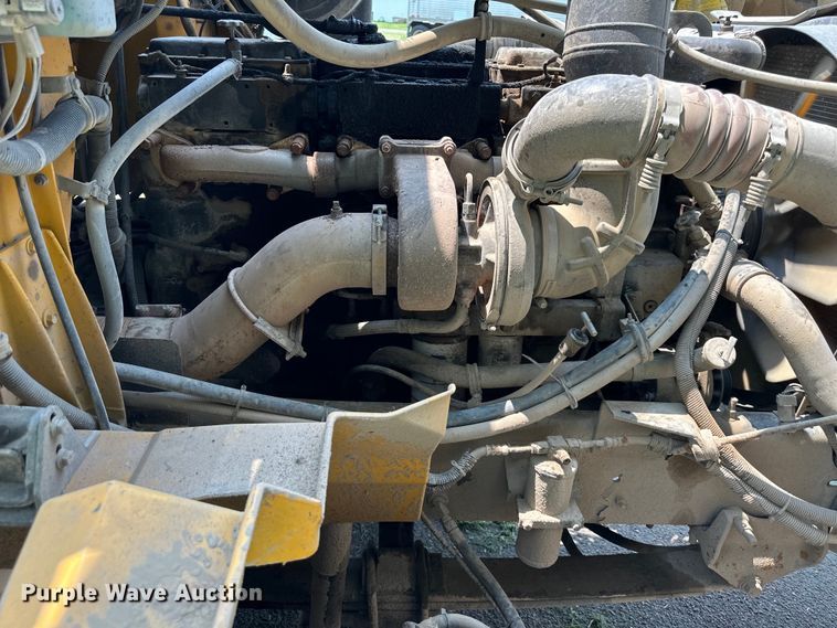 image for item DS4208 1999 International 9400 semi truck