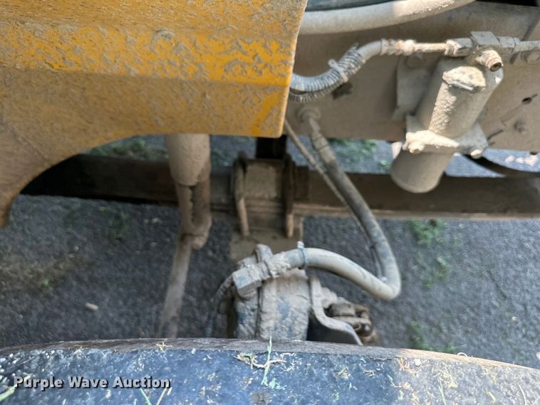 image for item DS4208 1999 International 9400 semi truck