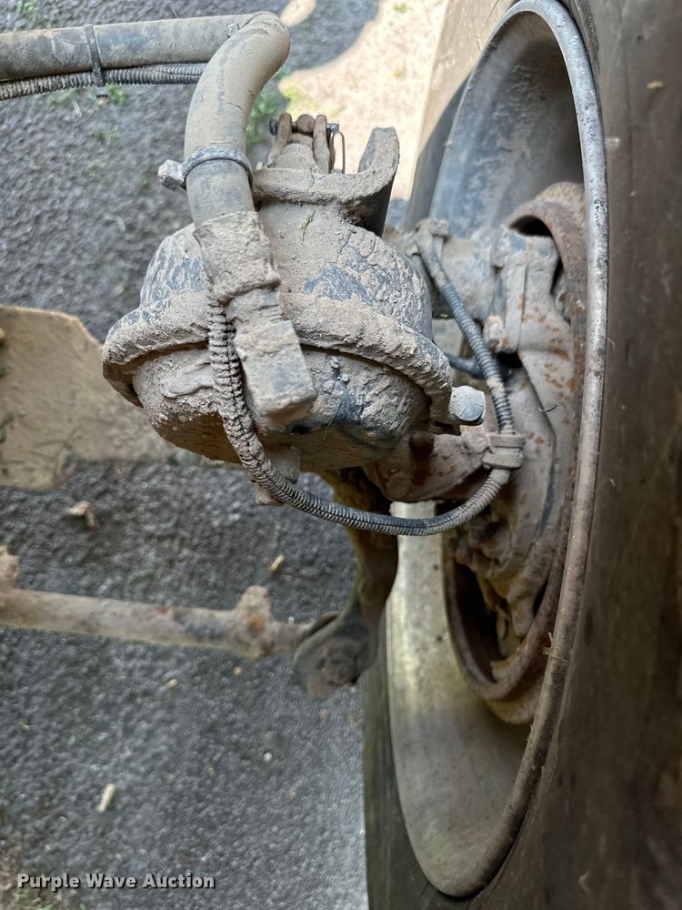 image for item DS4208 1999 International 9400 semi truck