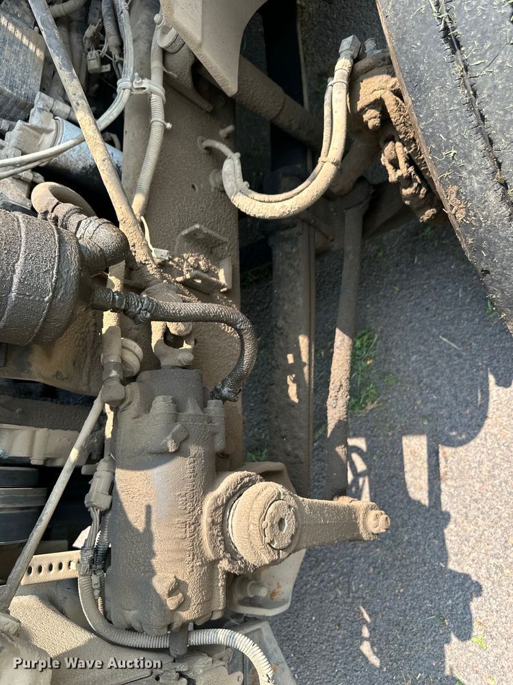 image for item DS4208 1999 International 9400 semi truck