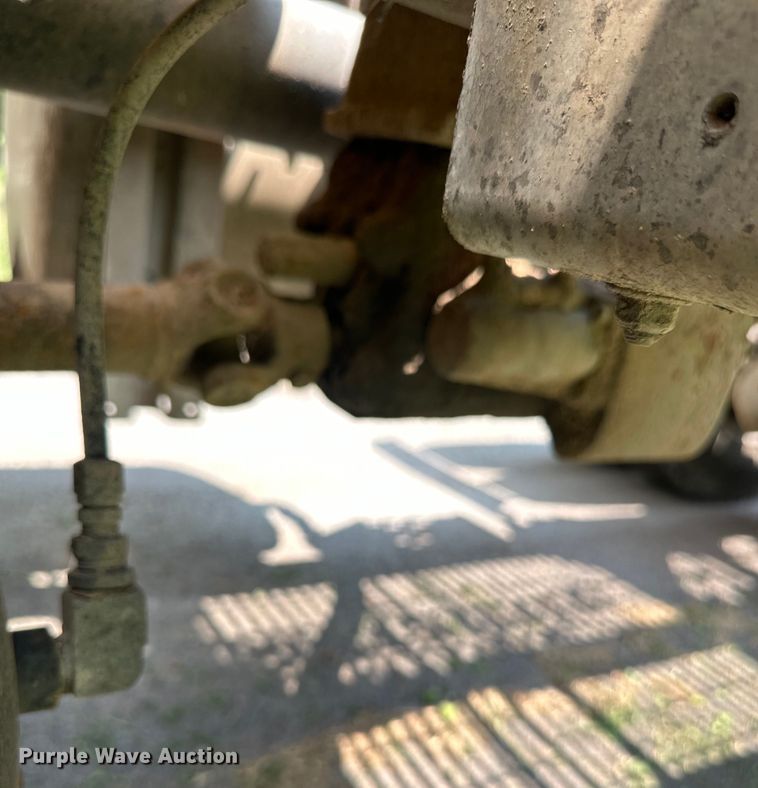 image for item DS4208 1999 International 9400 semi truck