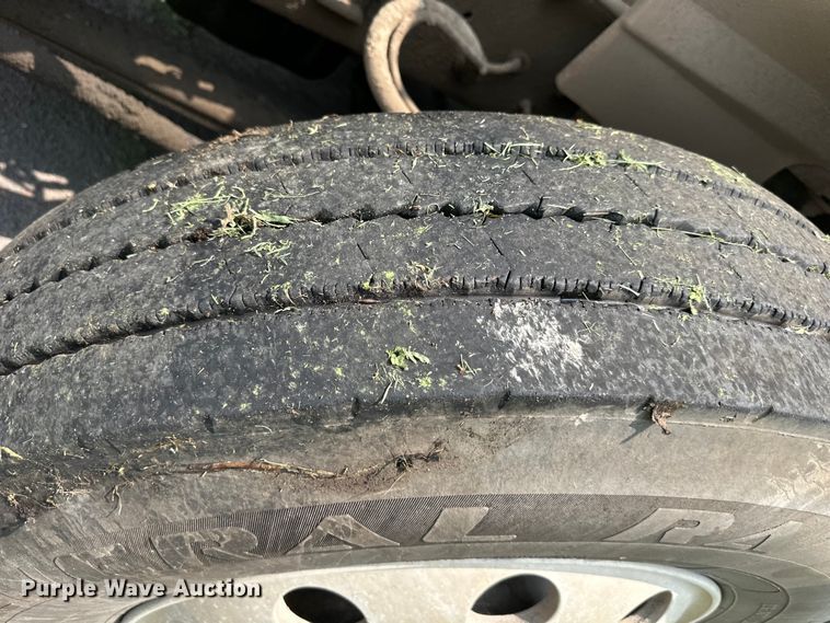 image for item DS4208 1999 International 9400 semi truck