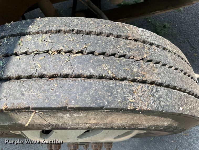 image for item DS4208 1999 International 9400 semi truck