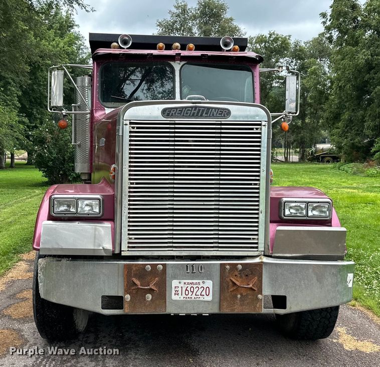 image for item DS4209 1988 Freightliner  FLC dump truck