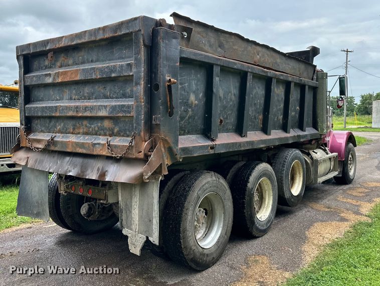 image for item DS4209 1988 Freightliner  FLC dump truck