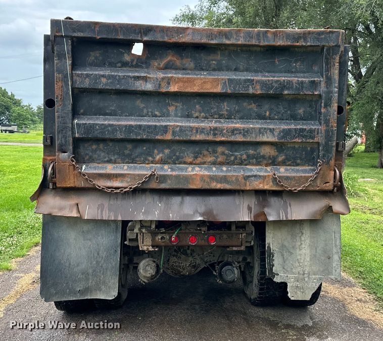 image for item DS4209 1988 Freightliner  FLC dump truck