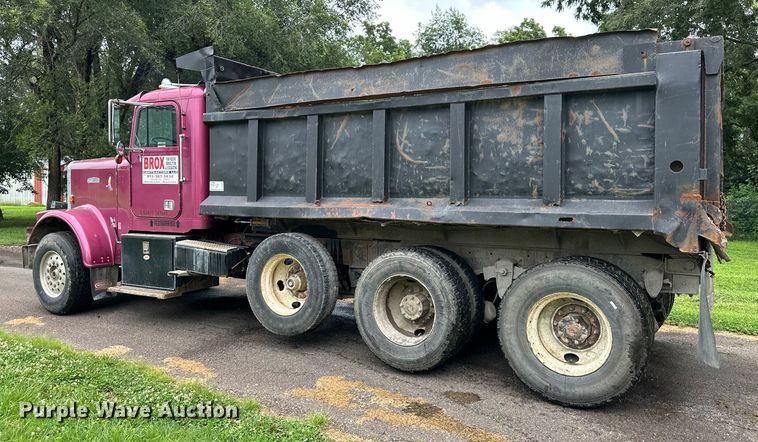 image for item DS4209 1988 Freightliner  FLC dump truck