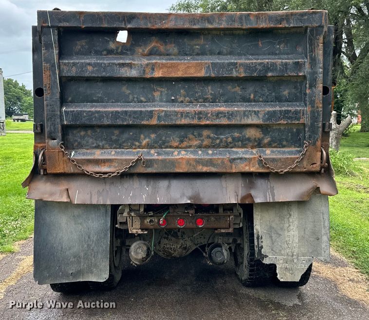 image for item DS4209 1988 Freightliner  FLC dump truck