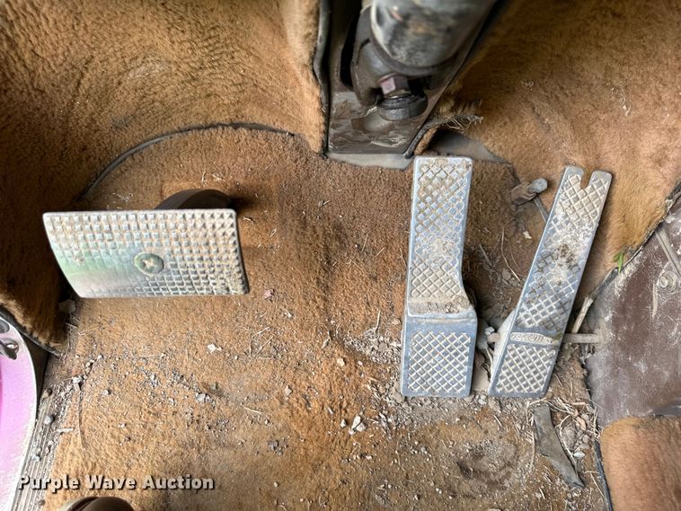 image for item DS4209 1988 Freightliner  FLC dump truck