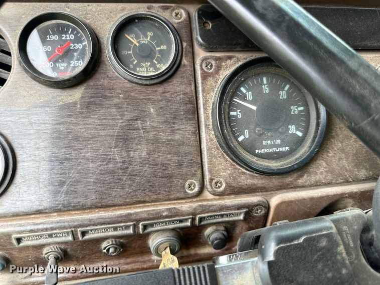 image for item DS4209 1988 Freightliner  FLC dump truck