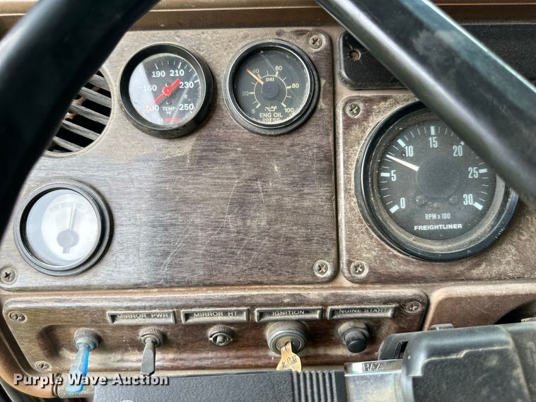 image for item DS4209 1988 Freightliner  FLC dump truck