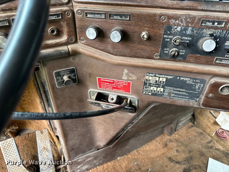 image for item DS4209 1988 Freightliner  FLC dump truck