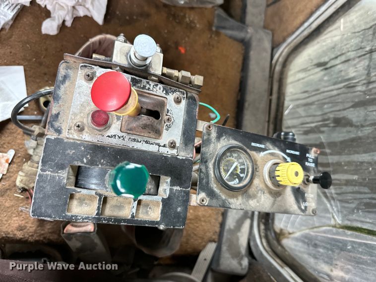 image for item DS4209 1988 Freightliner  FLC dump truck