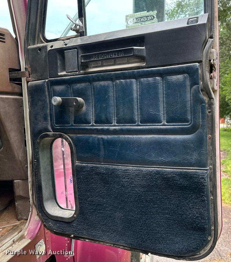 image for item DS4209 1988 Freightliner  FLC dump truck