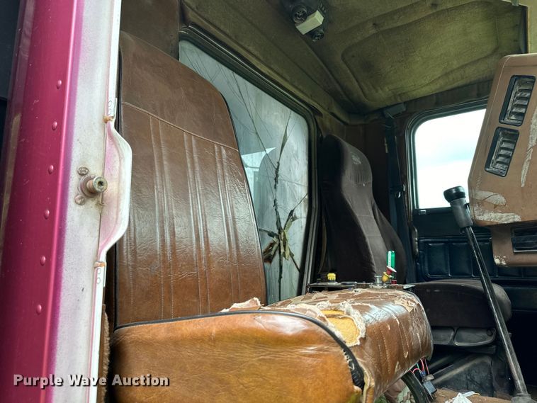 image for item DS4209 1988 Freightliner  FLC dump truck