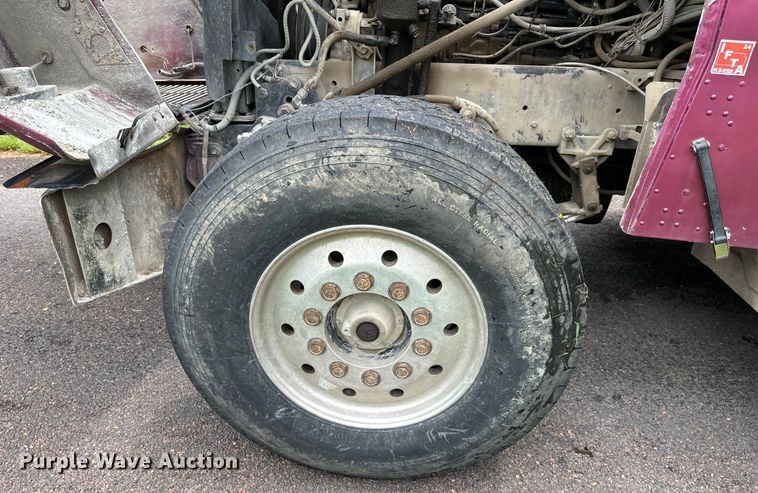 image for item DS4209 1988 Freightliner  FLC dump truck