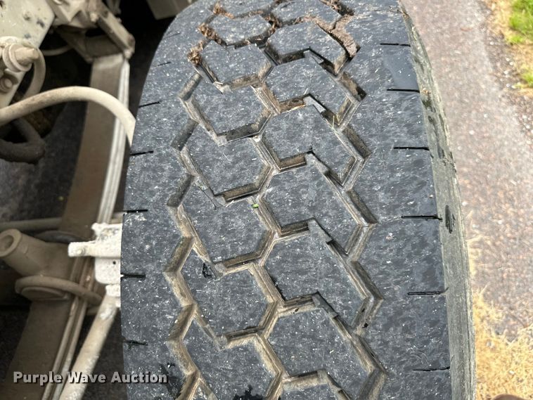 image for item DS4209 1988 Freightliner  FLC dump truck