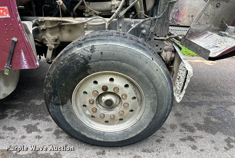 image for item DS4209 1988 Freightliner  FLC dump truck