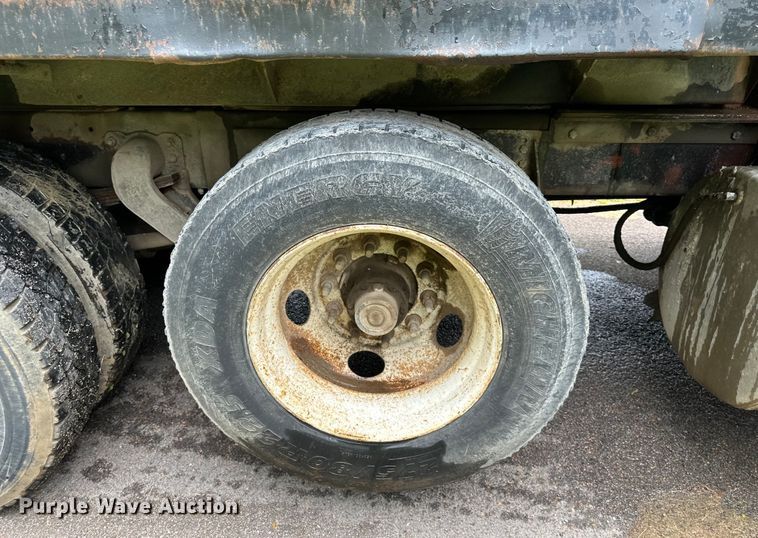 image for item DS4209 1988 Freightliner  FLC dump truck