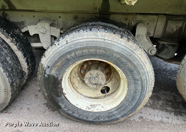 image for item DS4209 1988 Freightliner  FLC dump truck