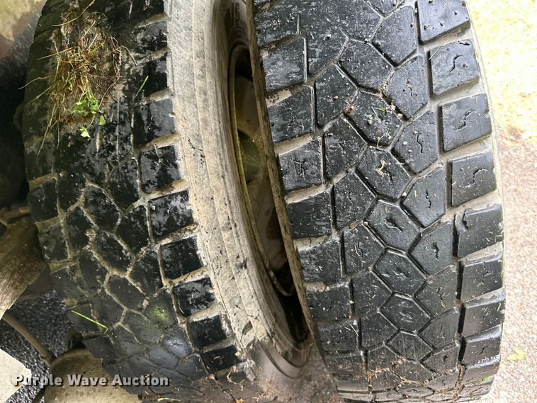 image for item DS4209 1988 Freightliner  FLC dump truck