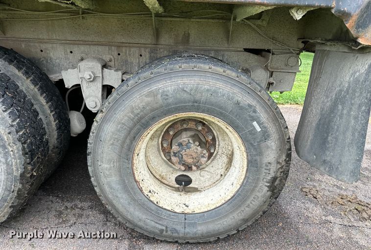 image for item DS4209 1988 Freightliner  FLC dump truck