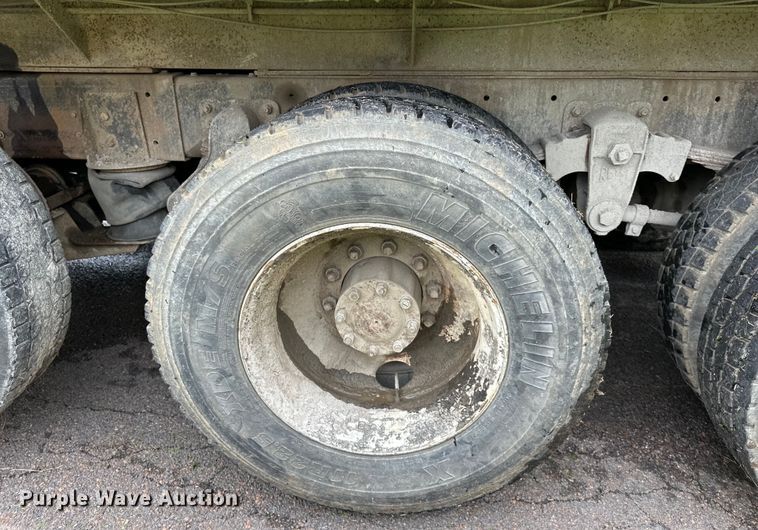 image for item DS4209 1988 Freightliner  FLC dump truck