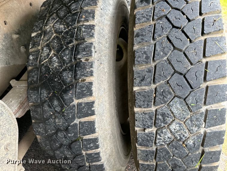 image for item DS4209 1988 Freightliner  FLC dump truck