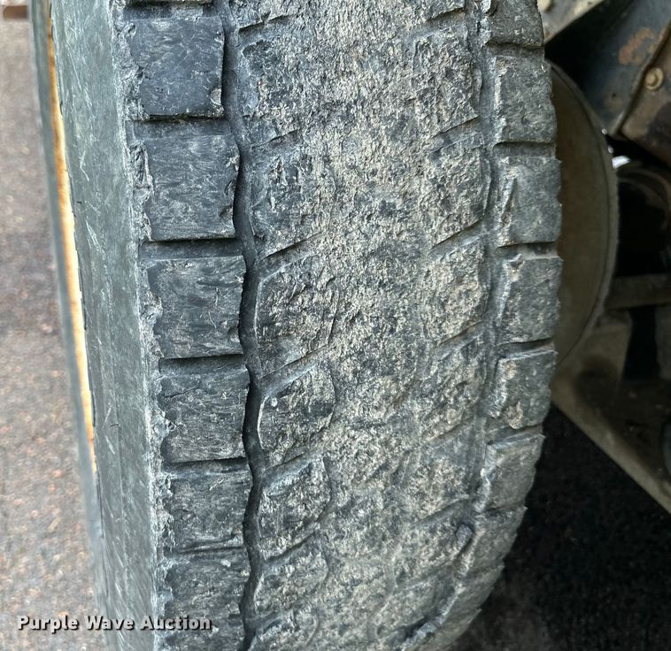 image for item DS4209 1988 Freightliner  FLC dump truck