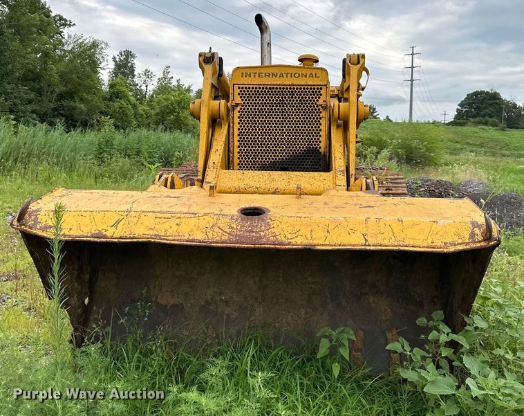 image for item DS4211 International Harvester  250 track loader