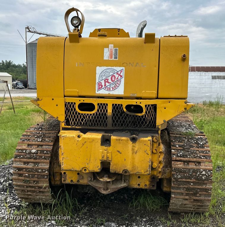 image for item DS4211 International Harvester  250 track loader