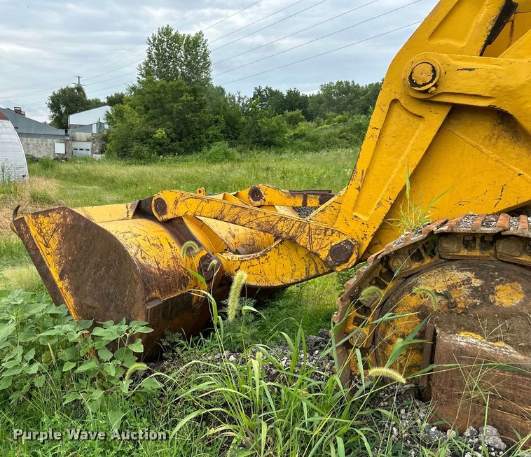 image for item DS4211 International Harvester  250 track loader
