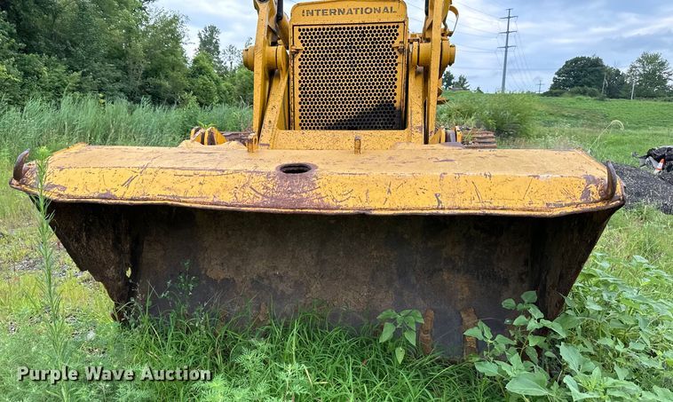 image for item DS4211 International Harvester  250 track loader