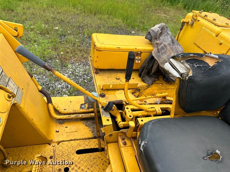 image for item DS4211 International Harvester  250 track loader