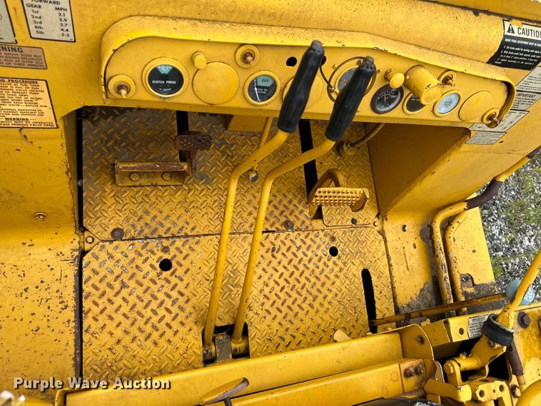 image for item DS4211 International Harvester  250 track loader