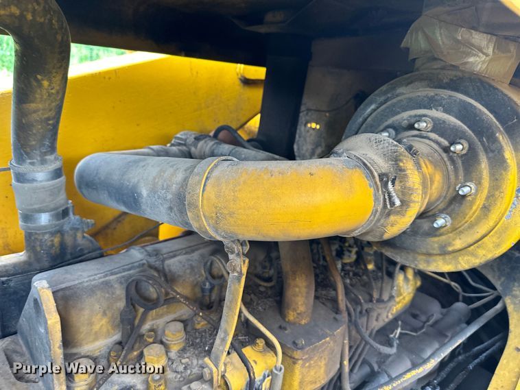 image for item DS4211 International Harvester  250 track loader