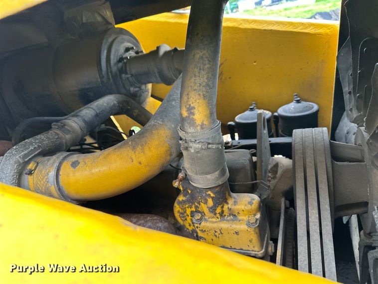 image for item DS4211 International Harvester  250 track loader